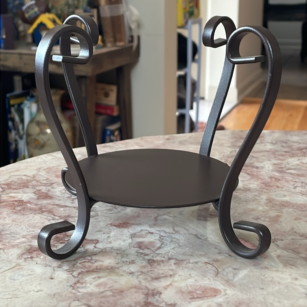 NWT~Yankee Candle Elegant Brown Metal Scroll 3 Wick Candle Display Stand - Picture 2 of 5